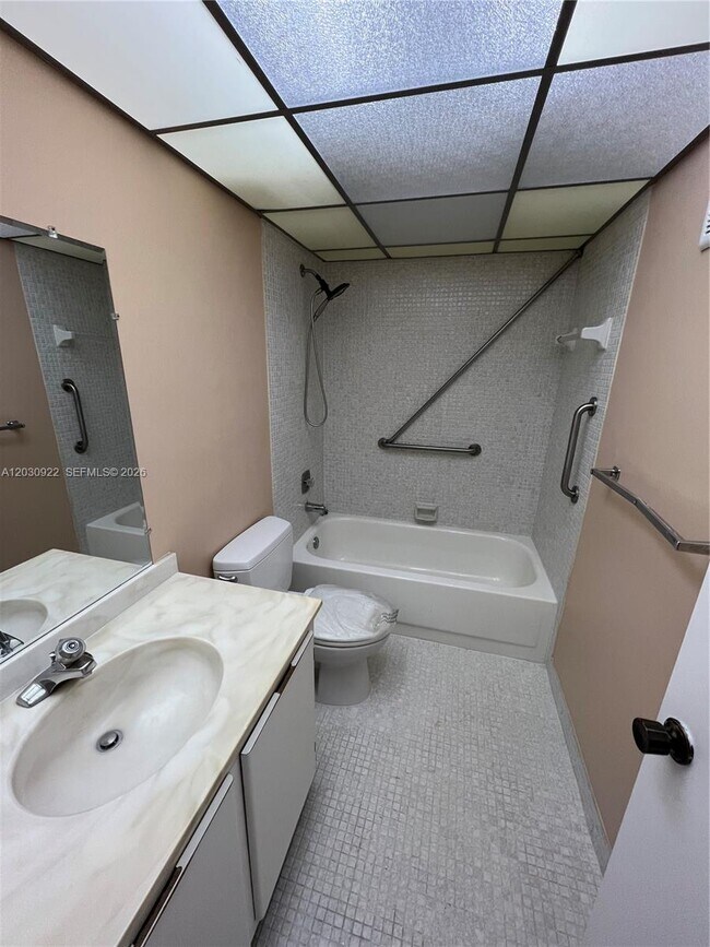 Photo - 7650 W McNab Rd Unidad 204
