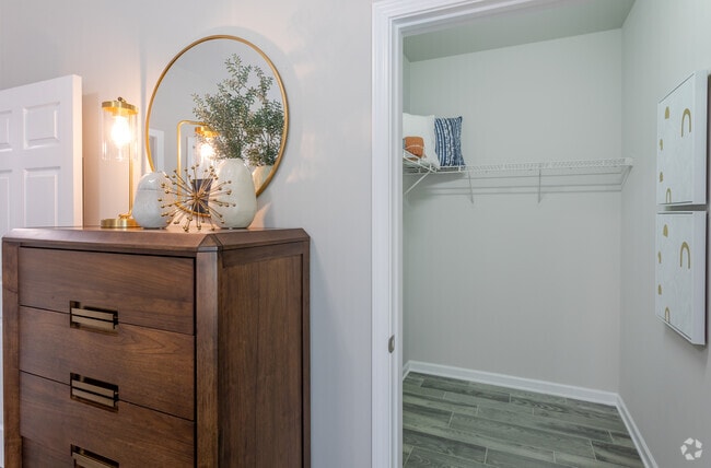 2BR, 2BA - 1055SF Jasper II - Bedroom