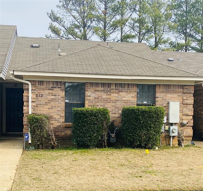 Photo - 512 Hollow Wood Rd Townhome