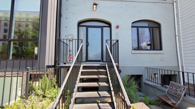 Photo - Amazing 2 Bedroom, 2 Full Bathroom 14th St Apartment with Secure Parking!