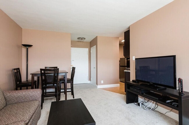 Building Photo - 1011 Arlington Blvd Unit ID674P