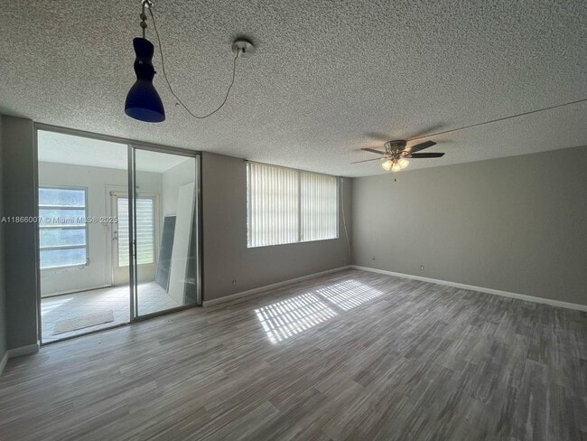 Photo - 7875 Margate Blvd Unidad 103 Rental