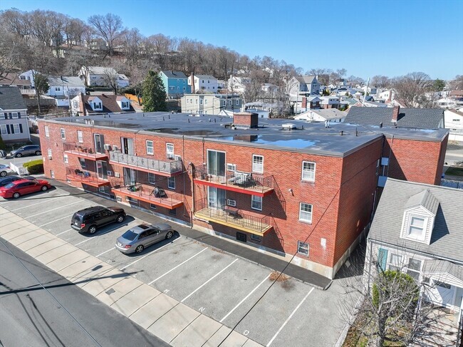 Building Photo - 74 Springvale Ave Unit 14 Rental