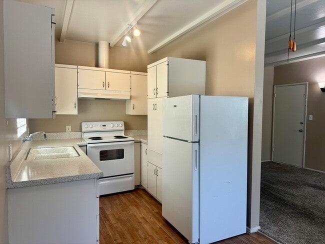 Photo - 4284 Third Ave