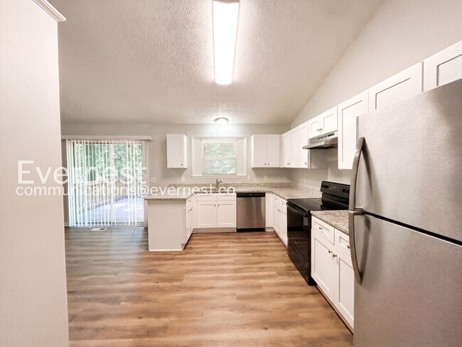Building Photo - 3Bed/2Bath/Available Now!