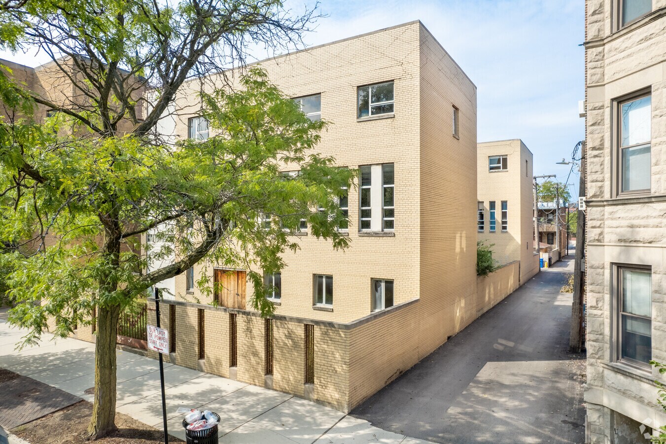 Photo - 1218 W Lexington St Apartments
