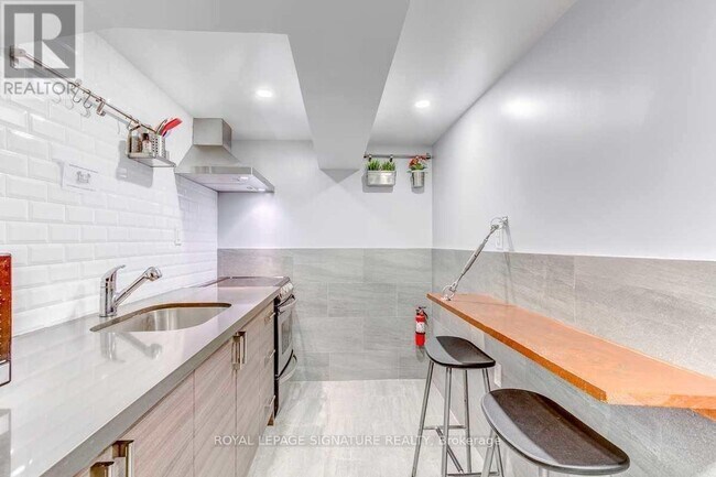 Photo - 394 Kane Ave