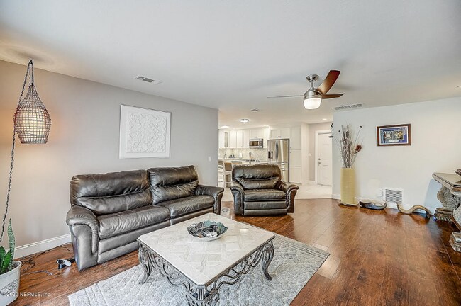 Photo - 5556 Floral Ave