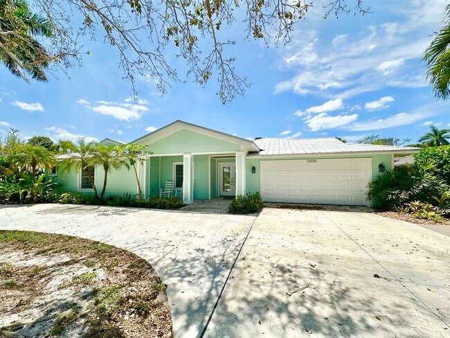 Photo - **4 BED / 3 BATH ** SINGLE FAMILY ** NO HOA ** CENTRAL NAPLES ** ANNUAL **