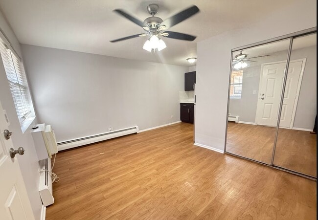 Building Photo - 4613 N Beacon St Unit 4616-2D