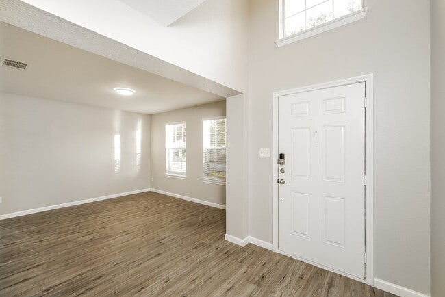 Photo - 208 Rinehardt St