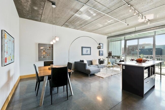 Photo - 345 N 6th Ave