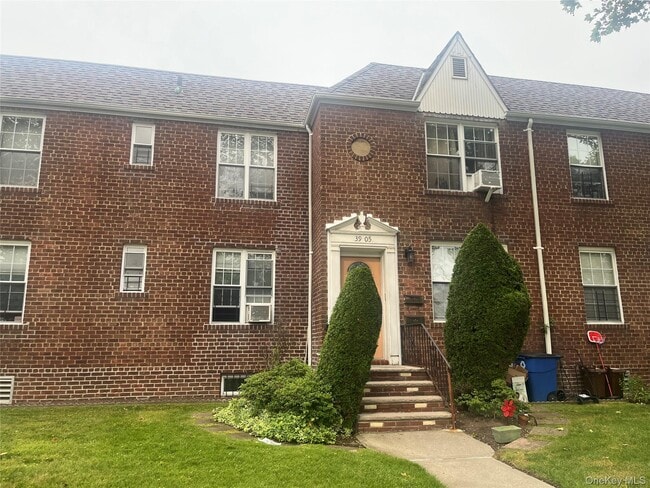 Building Photo - 39-05-39208 208th St Unit #2