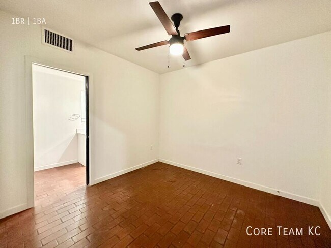 Photo - 1180 E 30th St Unidad 227