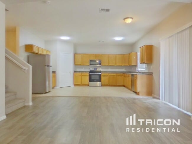 Photo - 23885 Chambers St