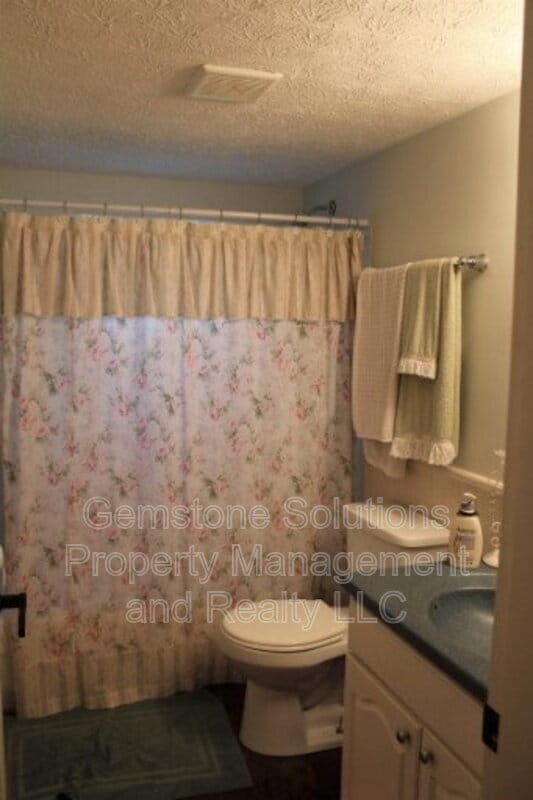 Photo - 335 Granbury St