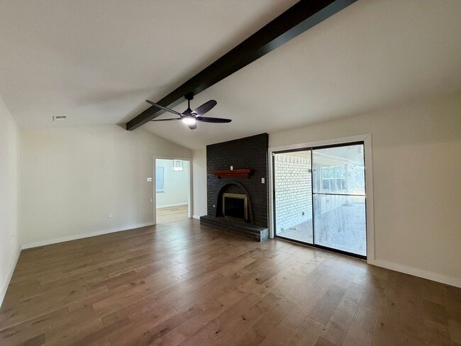 3401 Oakridge Ln