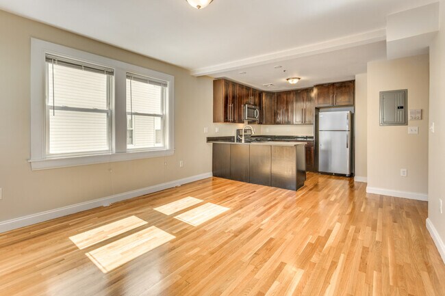 51 Colonial Ave