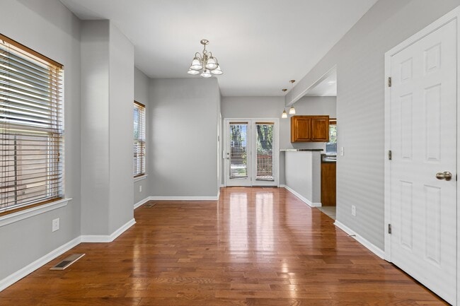 Photo - 240 Treutland Ave