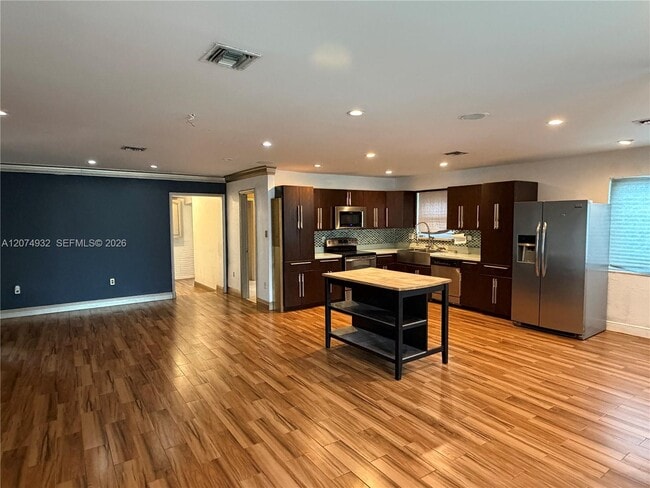 Photo - 56 NW 39th St