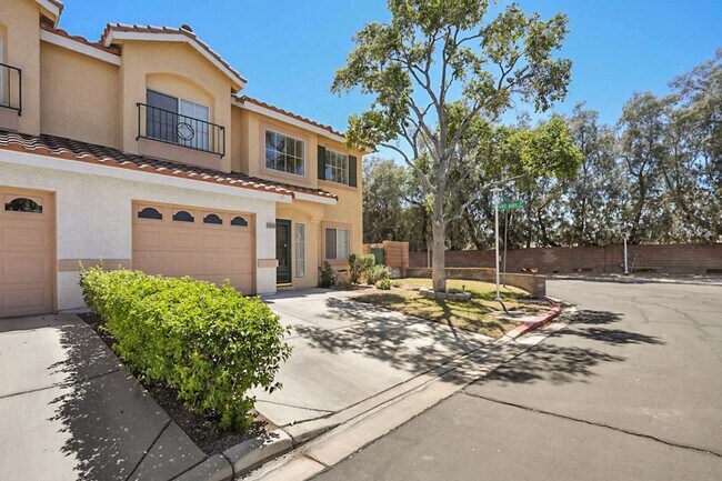 Photo - 2 Bedroom With 1 Car Garage In Gated Northwest Vegas Community