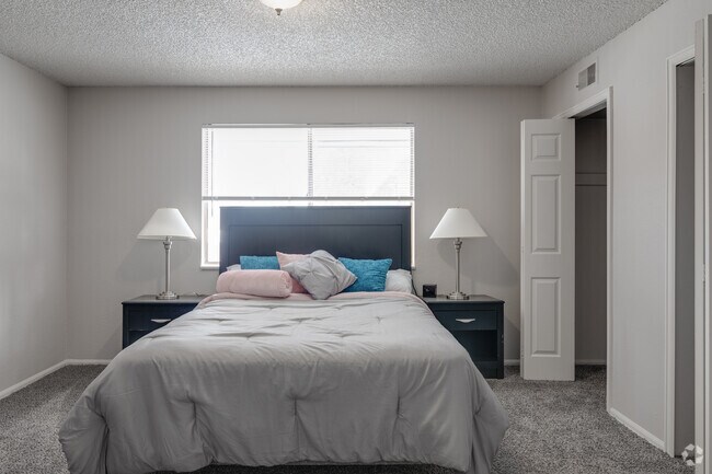 1BR, 1BA - 700SF - Boulder Crossroads