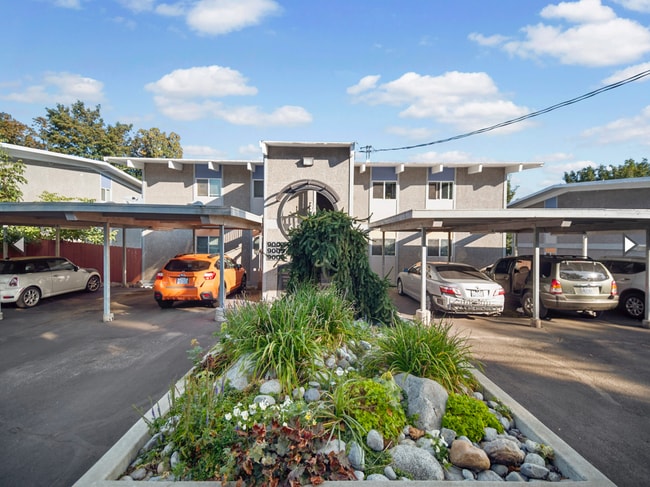 Photo - DESIRABLE MILLWOOD NEIGHBORHOOD ON TREE LINED STREET Unidad 8921