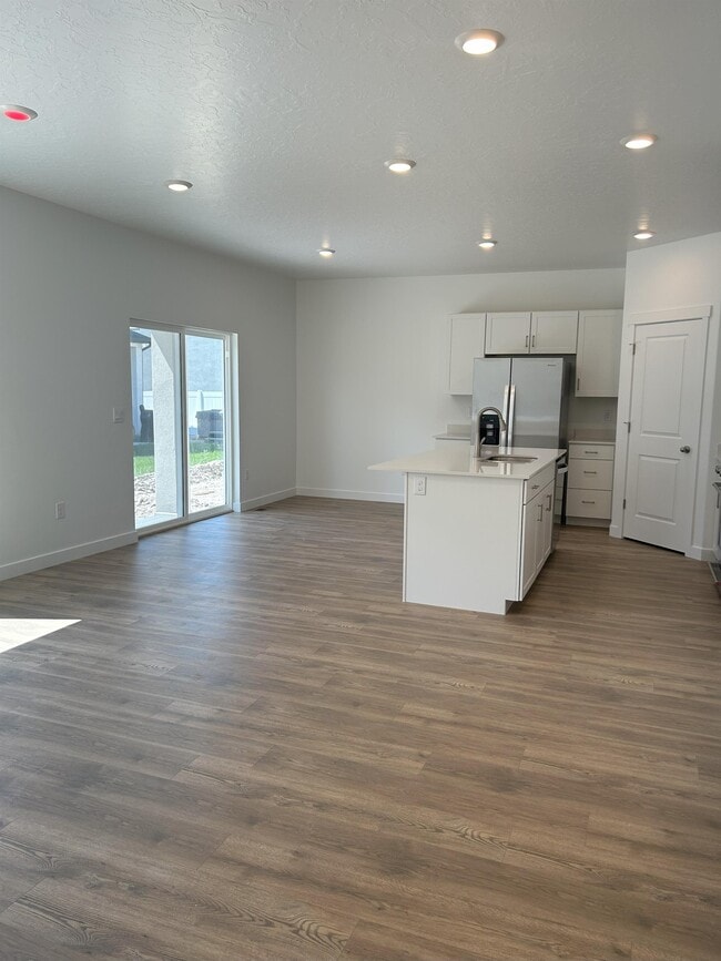 Photo - 613 N Pear Dr