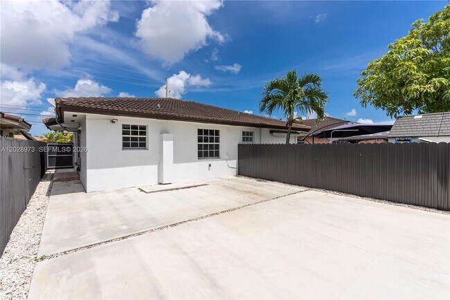 Building Photo - 1214 NW 34th Ave Unit 1214