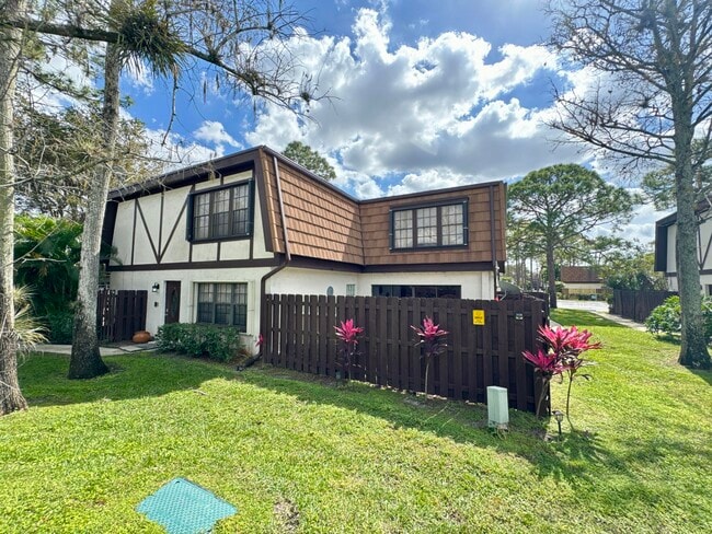 Photo - 152 Weybridge Cir Townhome