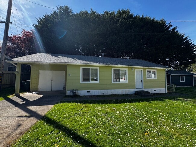 Building Photo - 3956 V St Unit 3956 V #B [PRM: Renee]