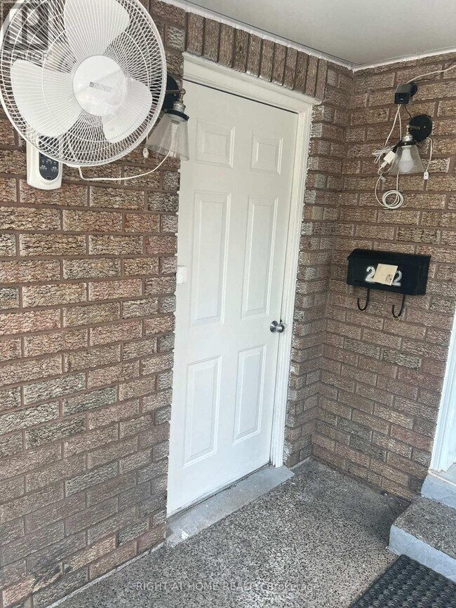 Photo - 272 Nahani Way