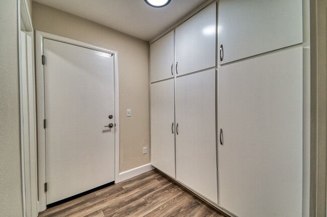 Photo - Spacious 4-Bedroom Home with Modern Amenit...