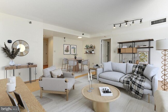 Photo - 2400 Clarendon Blvd Unidad 406