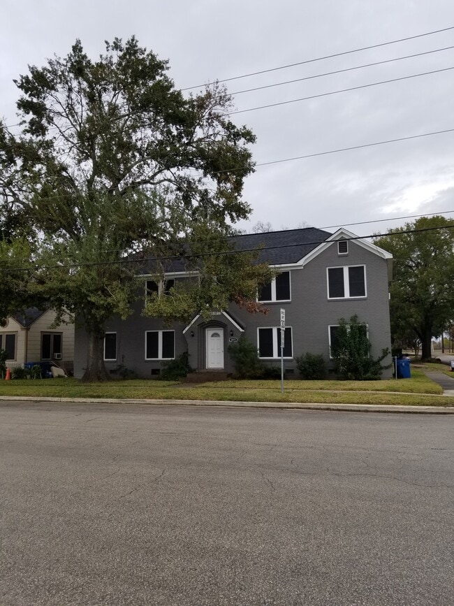 Photo - 2415 Avenue G