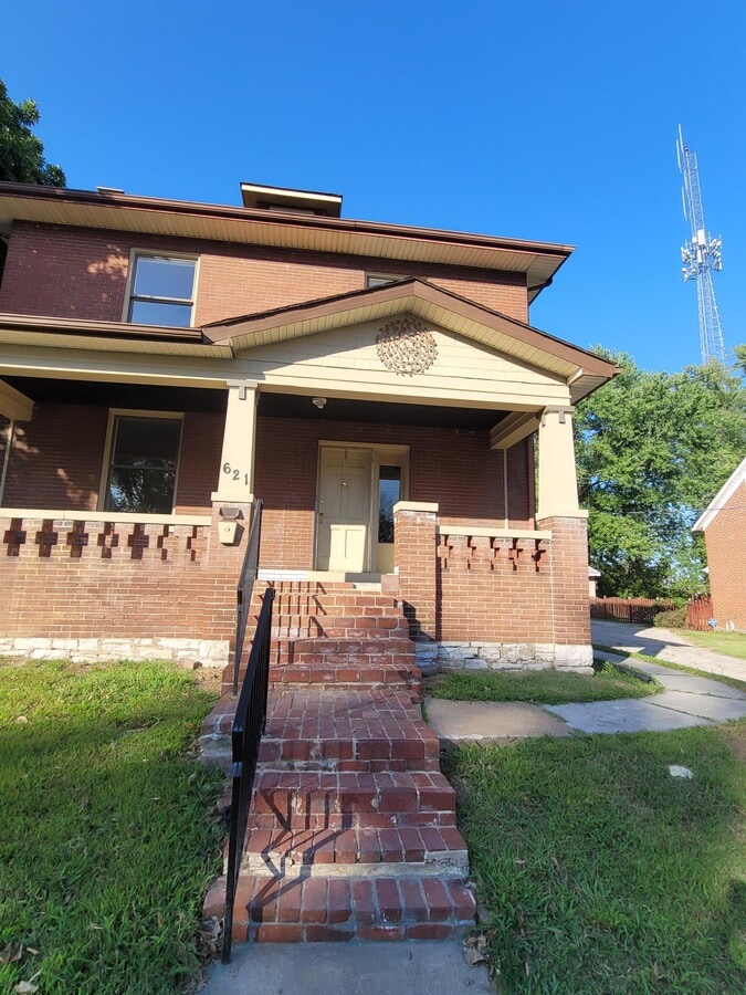 Photo - 621 W Lincoln St