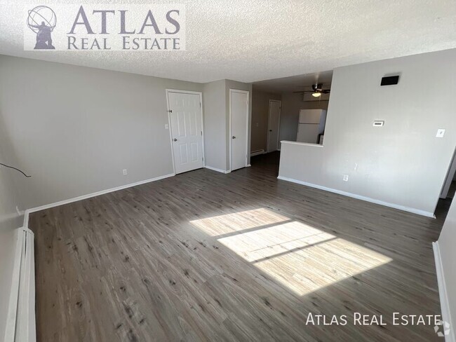 Building Photo - Amazing Newly Renovated 2 Bedroom Near His... Unit 4 Rental