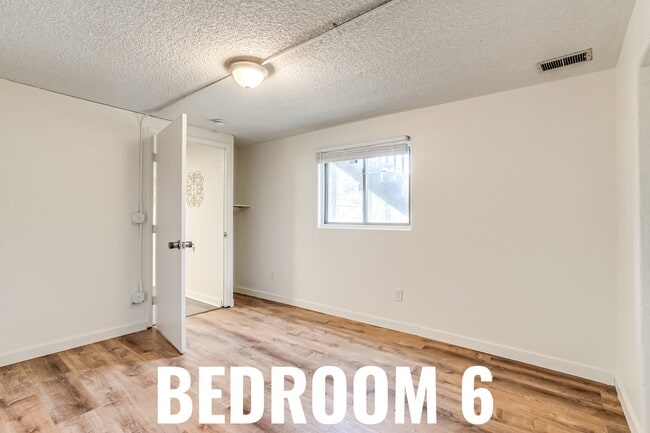 Building Photo - 9341 Hoffman Way Unit 6