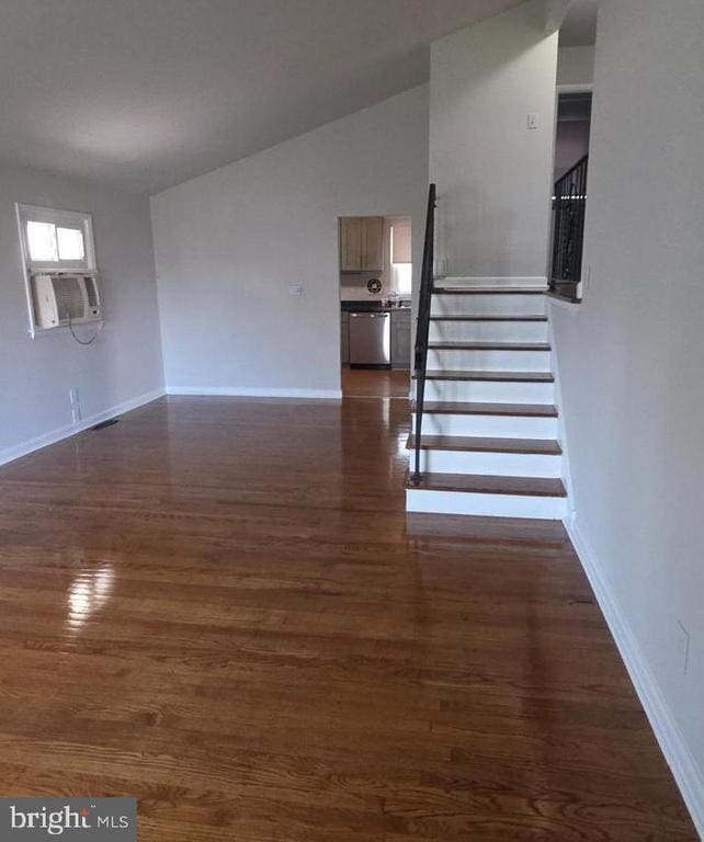 Photo - 5454 Burwood Ave