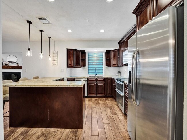 Building Photo - 4960 SW 89th Ave