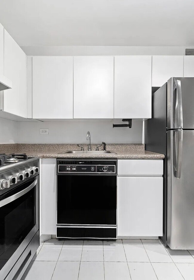 Photo - 222 W 14th St Unidad 14M