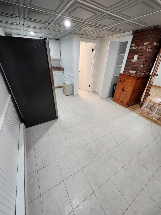 Building Photo - 44 Nashua St Unit 1