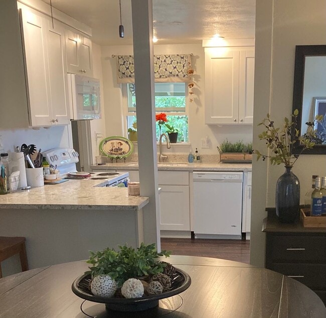 Photo - Fully Furnished Cottage in Camas Available...
