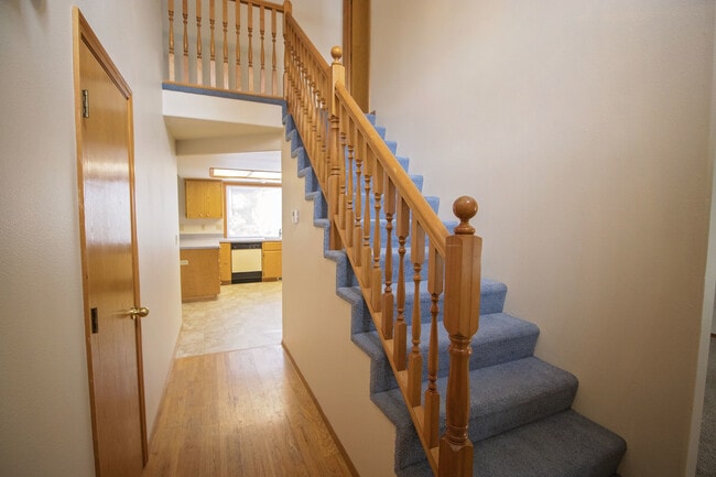 Photo - Quiet area near 162nd, Southern exposure, A/C, FP-4BR