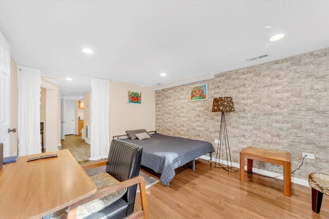 Photo - 2212 W Iowa St Unidad G