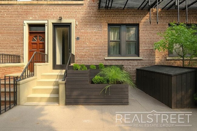 Building Photo - Stunning 1 Bed Near Prospect Park Rental