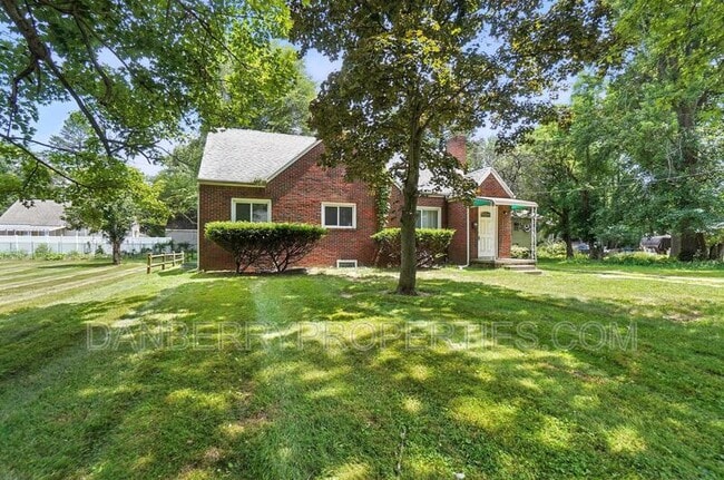 Photo - 822 Searles Rd