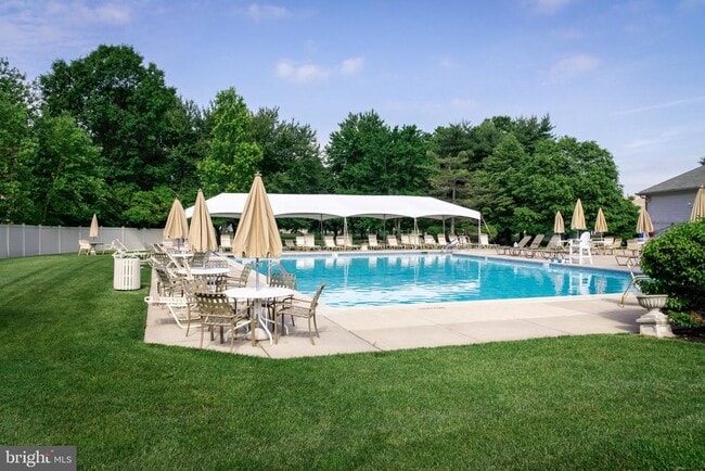 Photo - 1676B Thornwood Dr