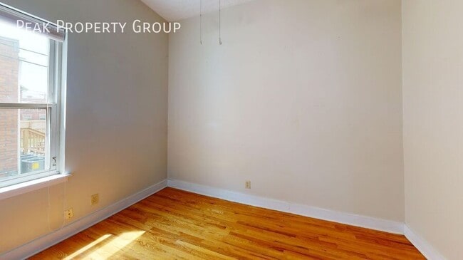 Photo - 1369 Summit St