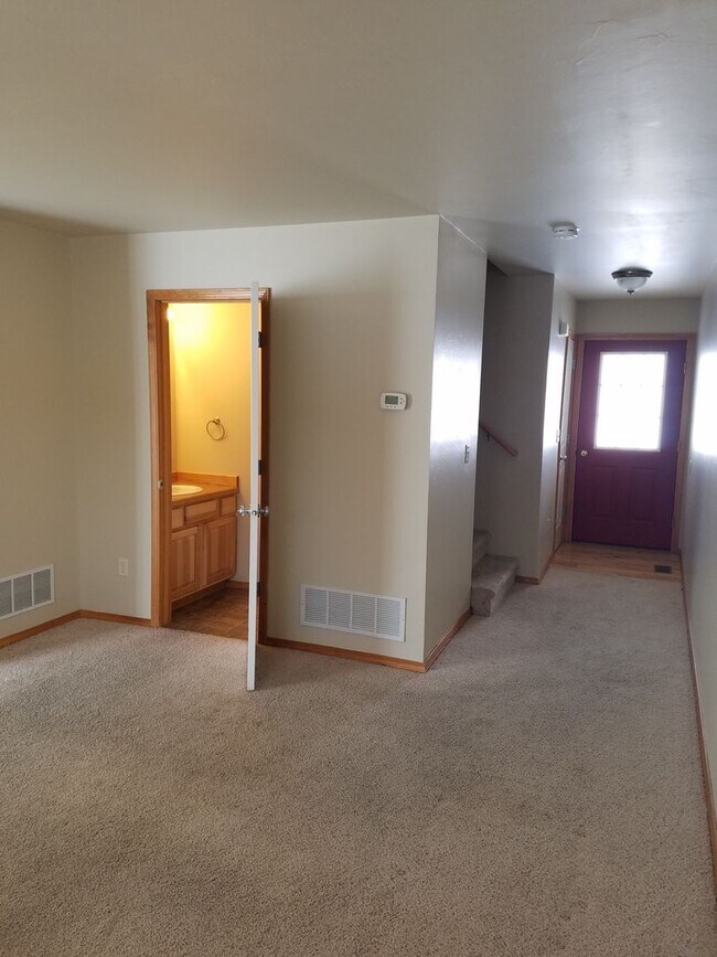 Photo - 3 Bed 2.5 bath Townhouse in Belgrade.